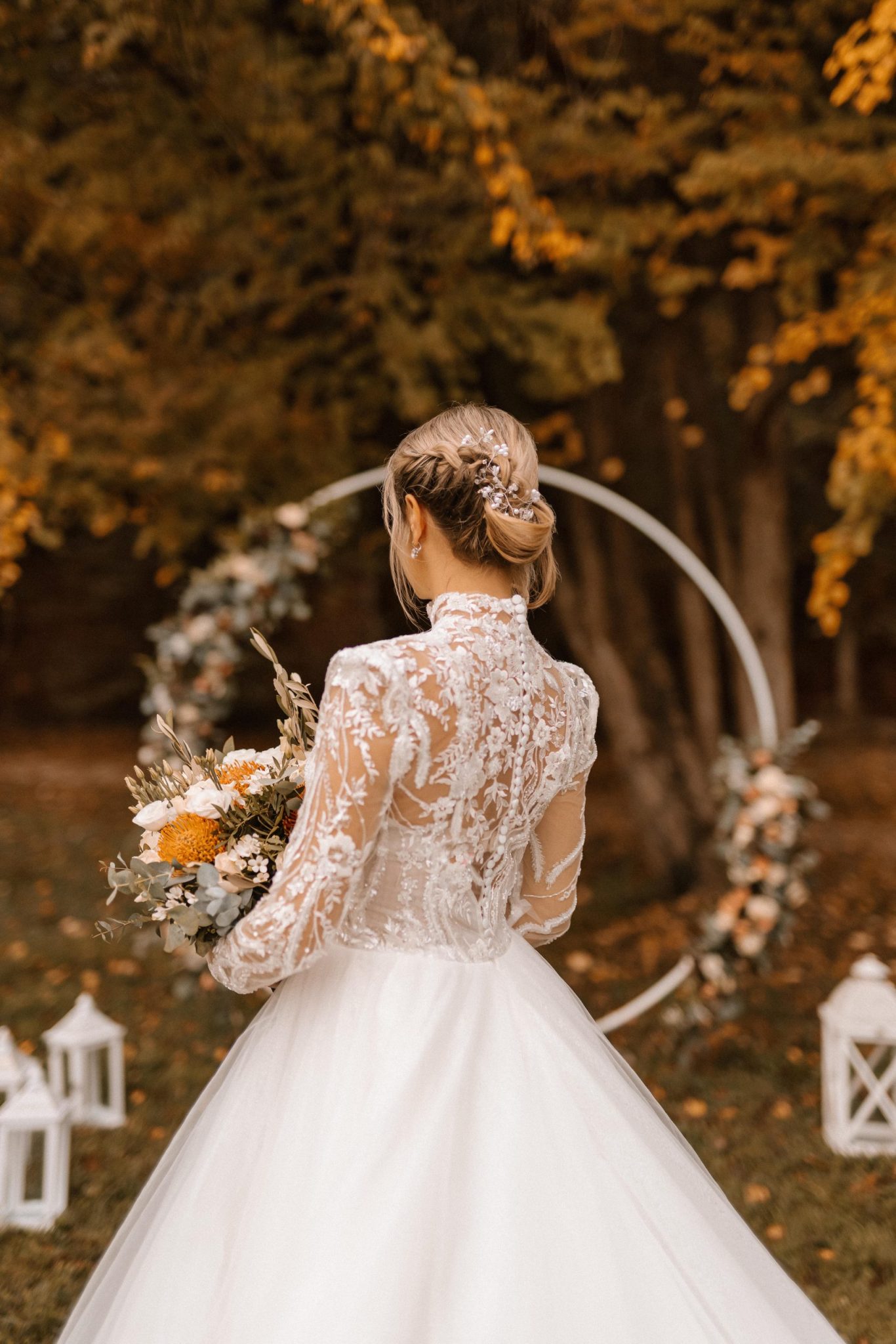 poročna frizura cena