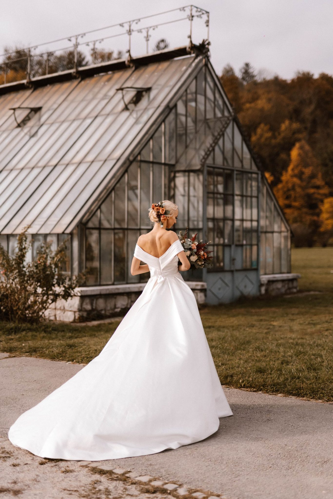 poročna frizura in ličenje